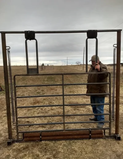 gate with legs banded at bottom